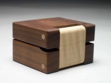 Ring box in walnut